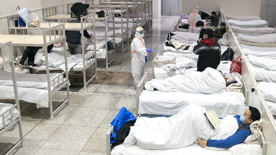 China anuncia número menor de mortos por covid-19 após rever dados.