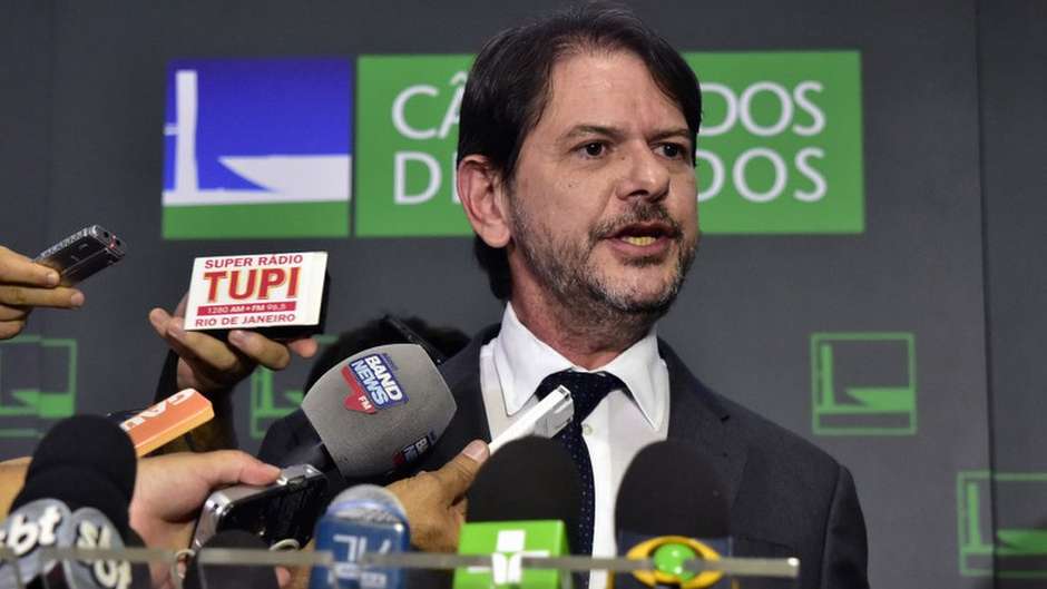 Cid Gomes recebe alta da UTI e vai para a enfermaria
